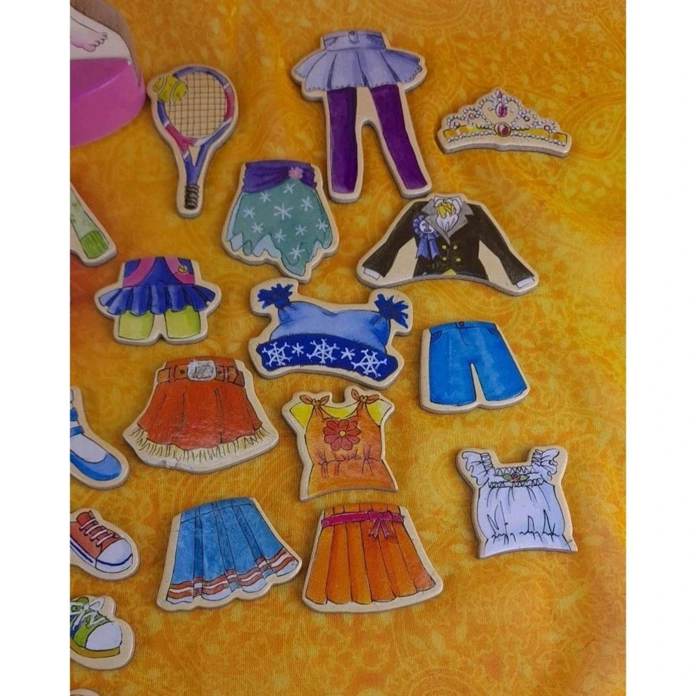 Poppy Magnetic Wooden Doll‎ With Base And 32 Pieces For Dress Up